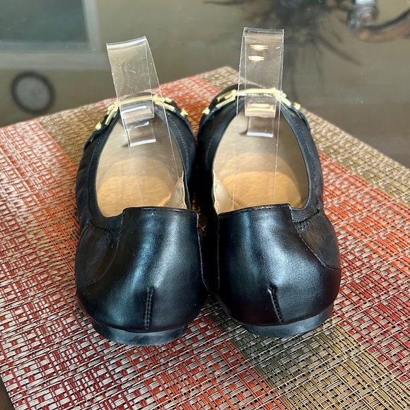 NIB Town Shoes Black “Alice” Ballet Flats with Gold Bar Detail Size 10 - Picture 6 of 9
